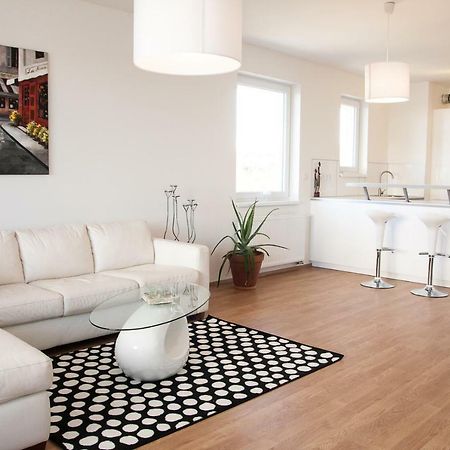 Prostorny 3 Pokojovy Apartman S Dvema Terasami Прага Екстериор снимка
