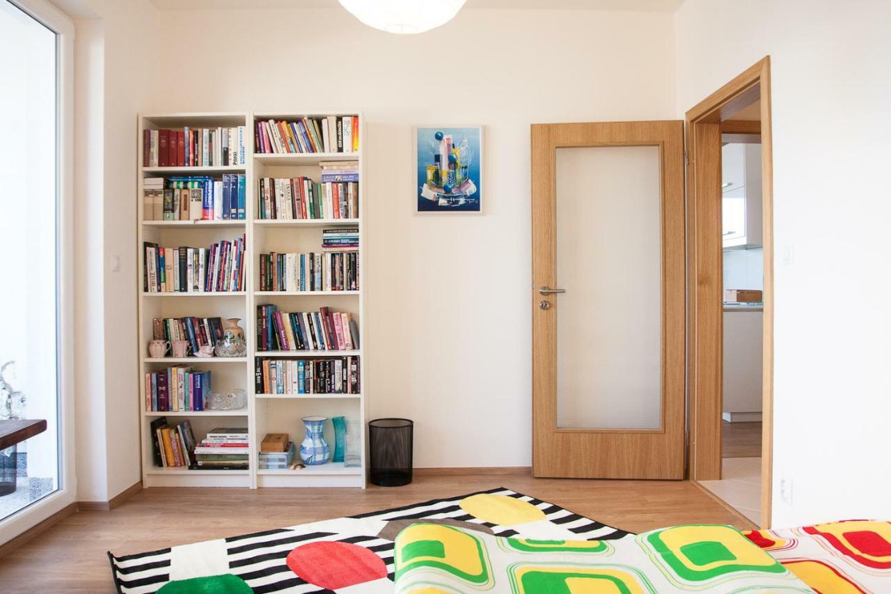 Prostorny 3 Pokojovy Apartman S Dvema Terasami Прага Екстериор снимка
