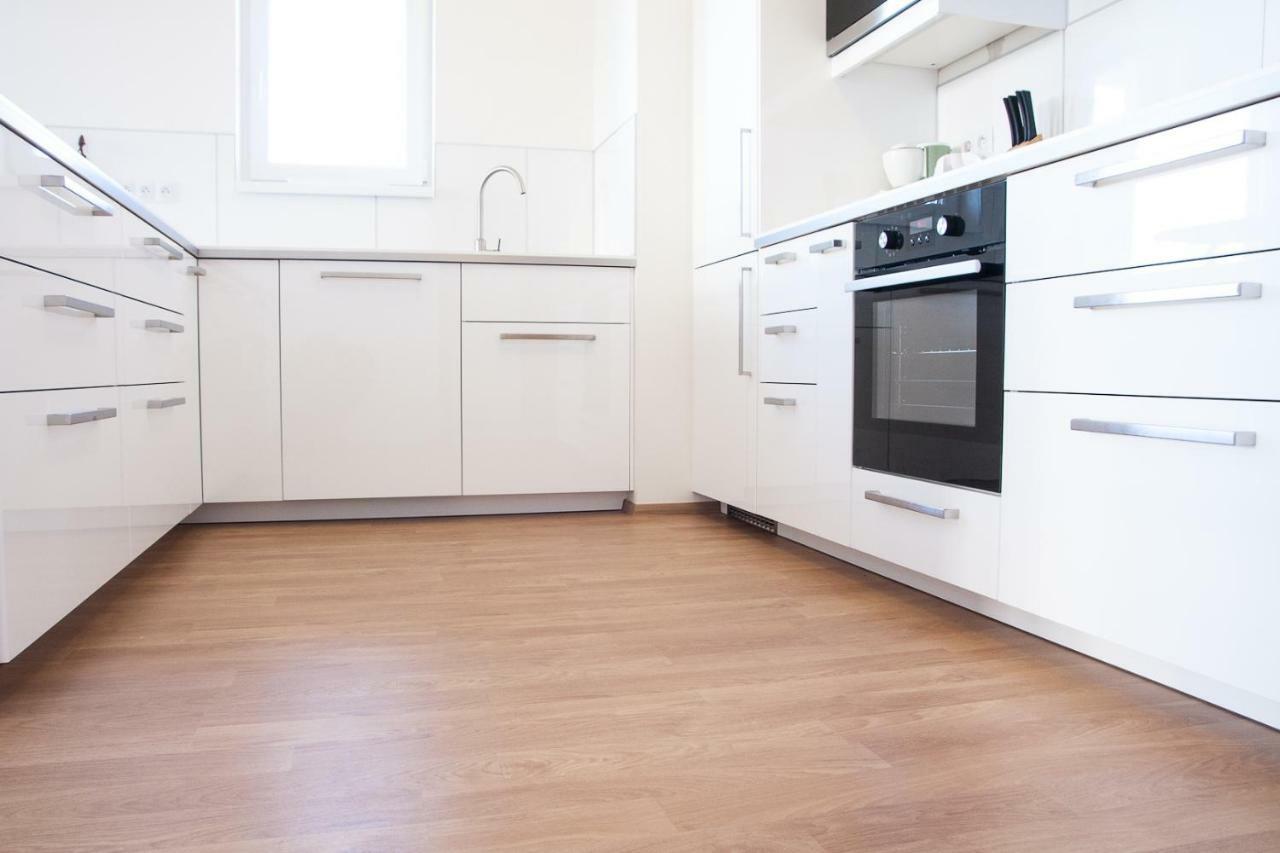 Prostorny 3 Pokojovy Apartman S Dvema Terasami Прага Екстериор снимка