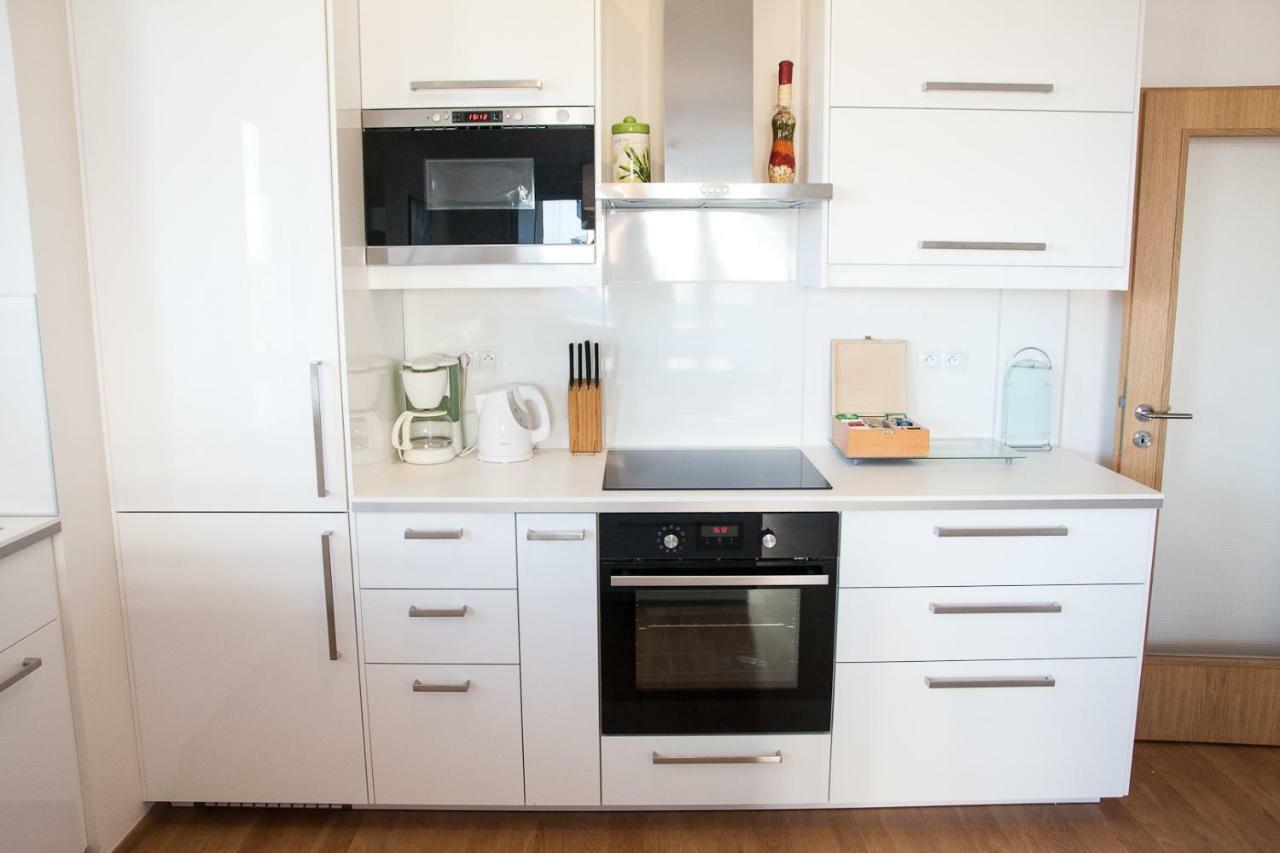 Prostorny 3 Pokojovy Apartman S Dvema Terasami Прага Екстериор снимка