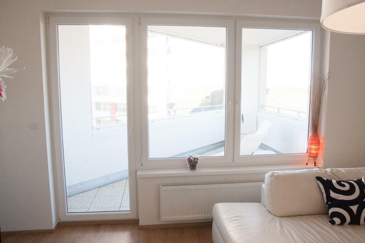 Prostorny 3 Pokojovy Apartman S Dvema Terasami Прага Екстериор снимка