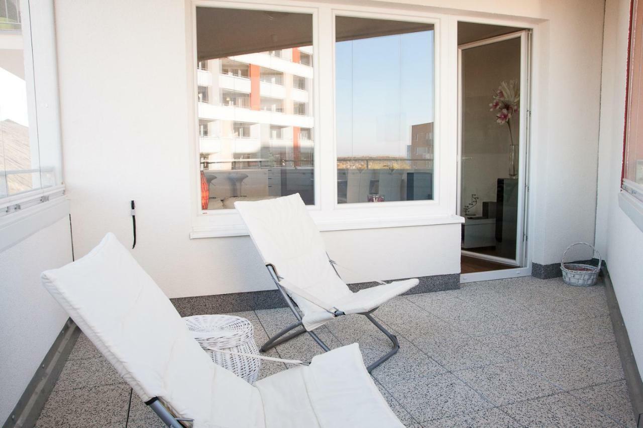 Prostorny 3 Pokojovy Apartman S Dvema Terasami Прага Екстериор снимка