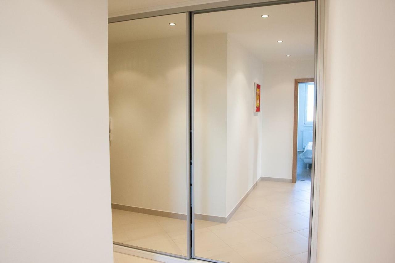 Prostorny 3 Pokojovy Apartman S Dvema Terasami Прага Екстериор снимка