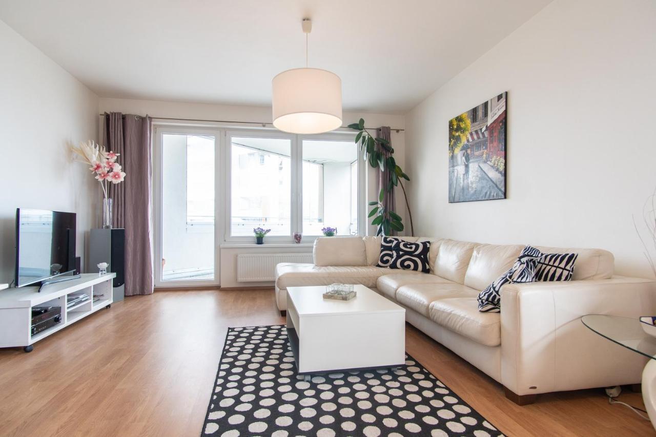Prostorny 3 Pokojovy Apartman S Dvema Terasami Прага Екстериор снимка